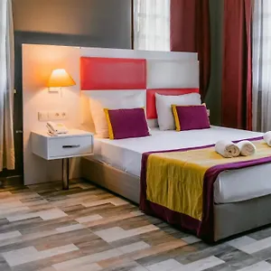 Otel Orange Owl